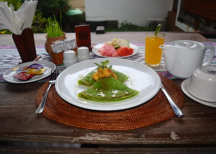 Bambu Lokha Guest House, Gianyar Bali ゲストハウス 4*